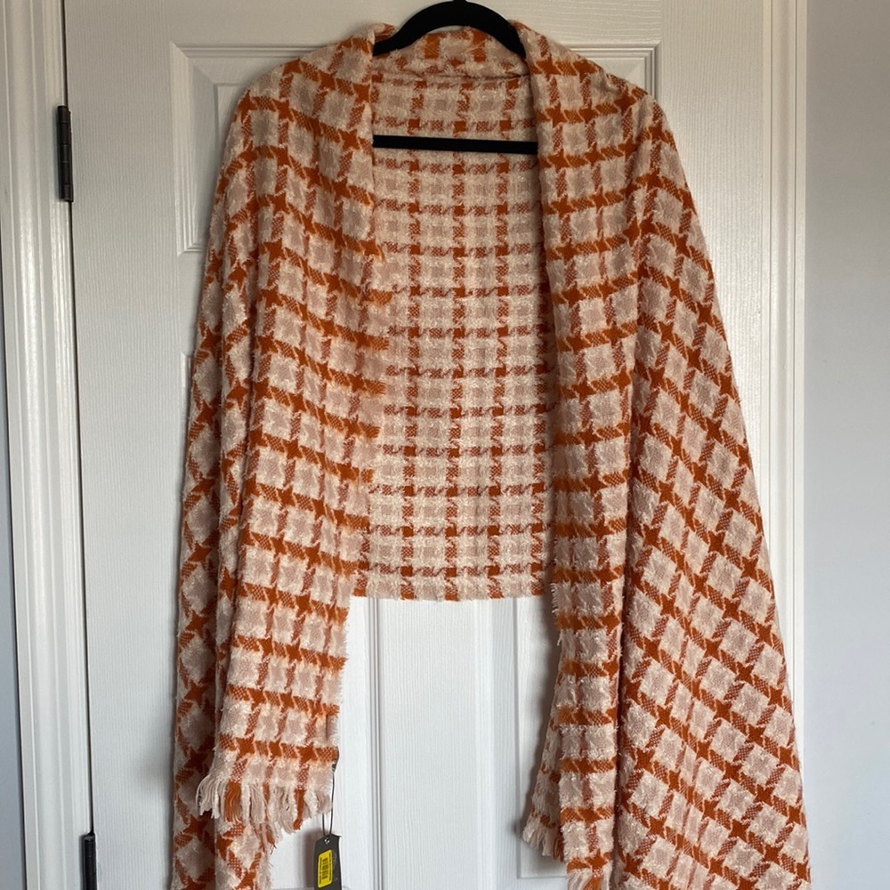 Woman’s Vince Camuto shawl/scarf NWT